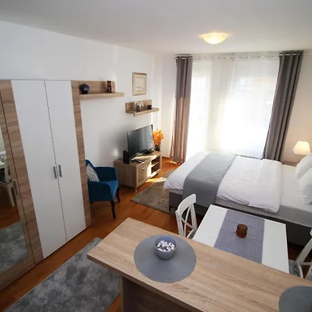 Bizmark Accommodation A Blok Belgrad Exteriör bild