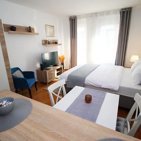 Bizmark Accommodation A Blok Belgrad Exteriör bild