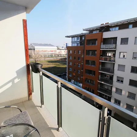 Bizmark Accommodation A Blok Belgrad Exteriör bild